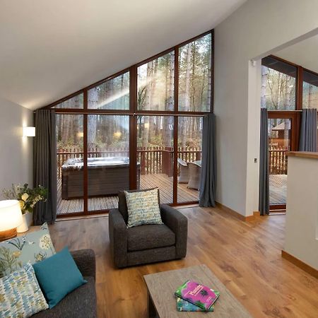 Blackwood Forest Cabins - Forest Holidays Popham Экстерьер фото