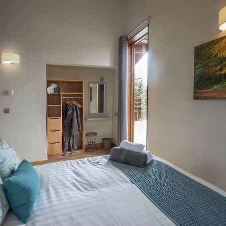 Blackwood Forest Cabins - Forest Holidays Popham Экстерьер фото